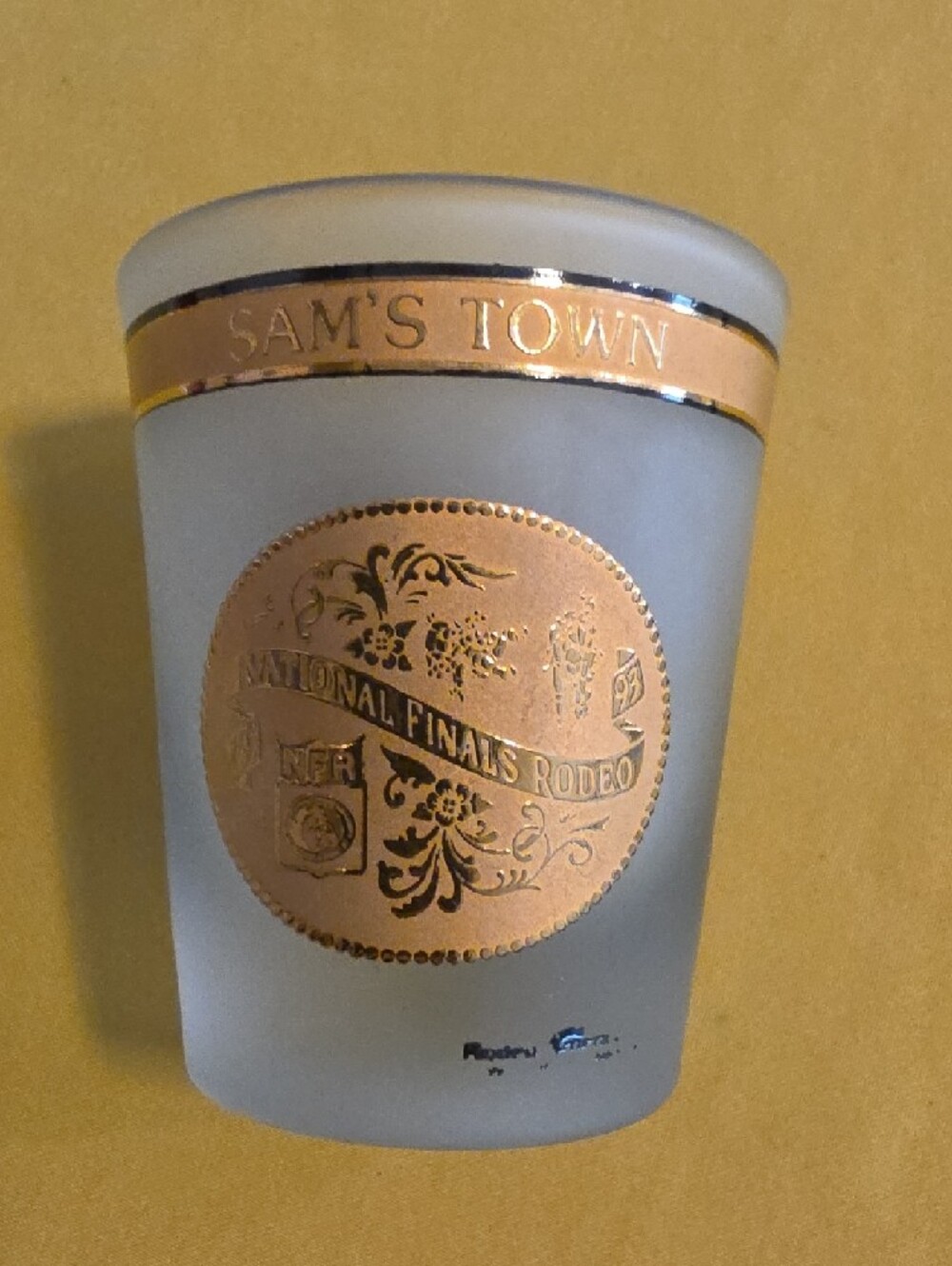 Vintage Vegas! ▪︎ Sam's Town Shot Glass w/ Gold 1992 National Finals Rodeo 🐴🥃